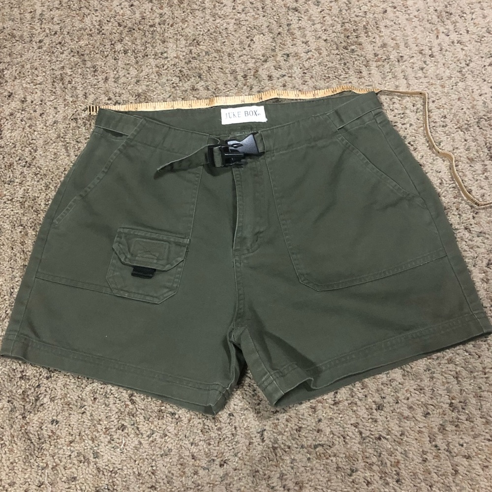 Juke box belted short